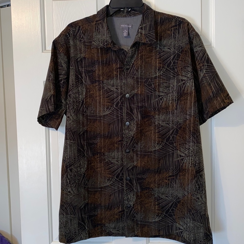 Men’s Van Heusen short sleeve shirt